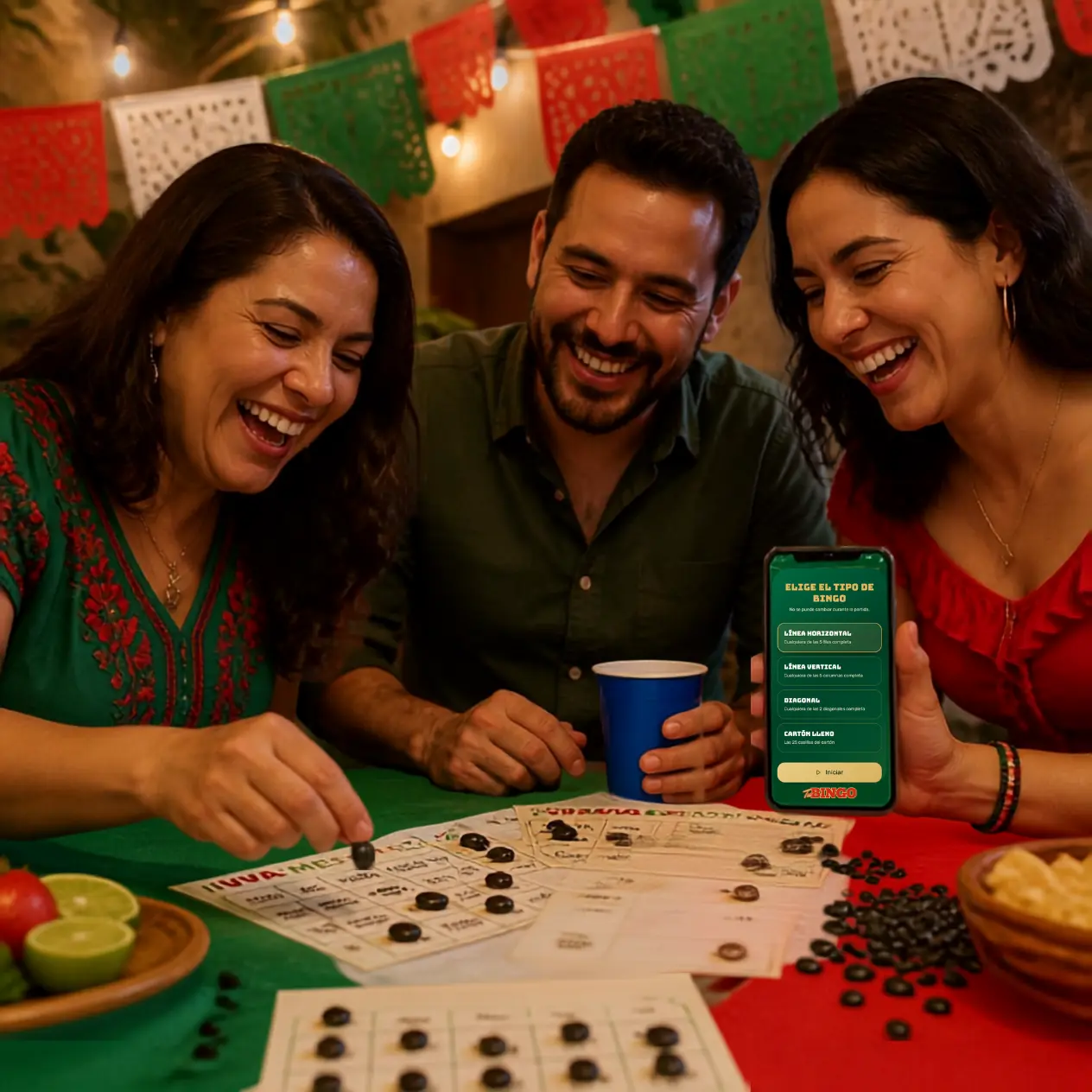 Amigos jugando bingo patrio con cartones impresos de Tubingo